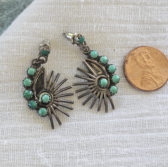 Vintage Zuni Sterling Silver & Turquoise Spur Earrings - Picture 4 of 6